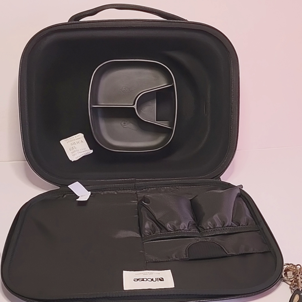 Incase carry case made for Meta Quest Pro‎ Black NWT